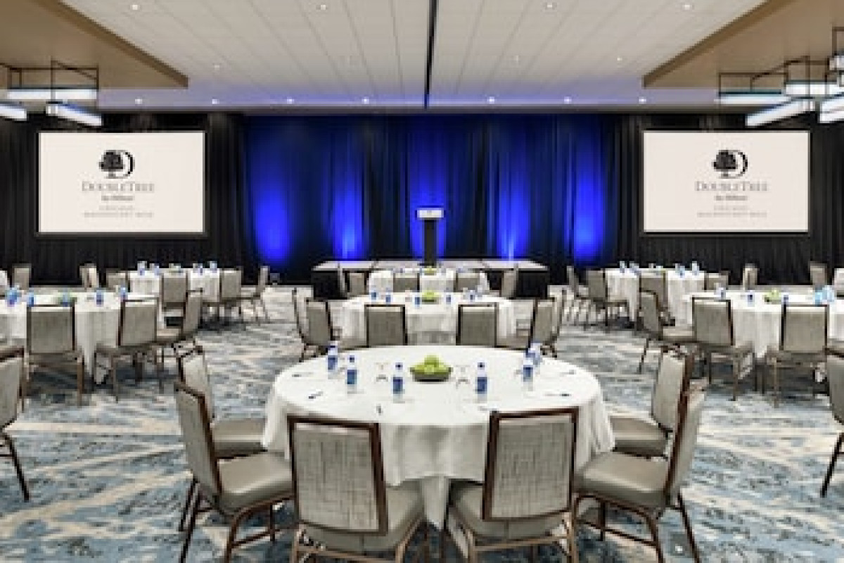 DOUBLETREE BY HILTON CHICAGO - MAGNIFICENT MILE