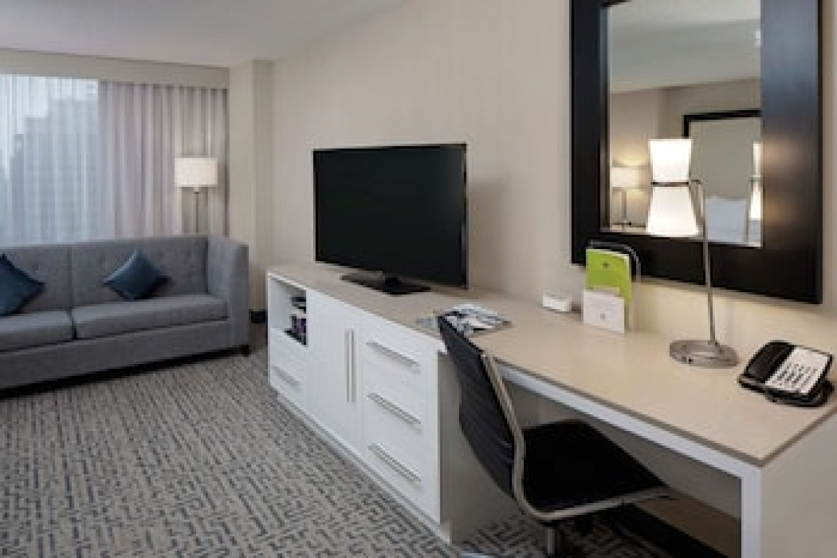 DOUBLETREE BY HILTON CHICAGO - MAGNIFICENT MILE