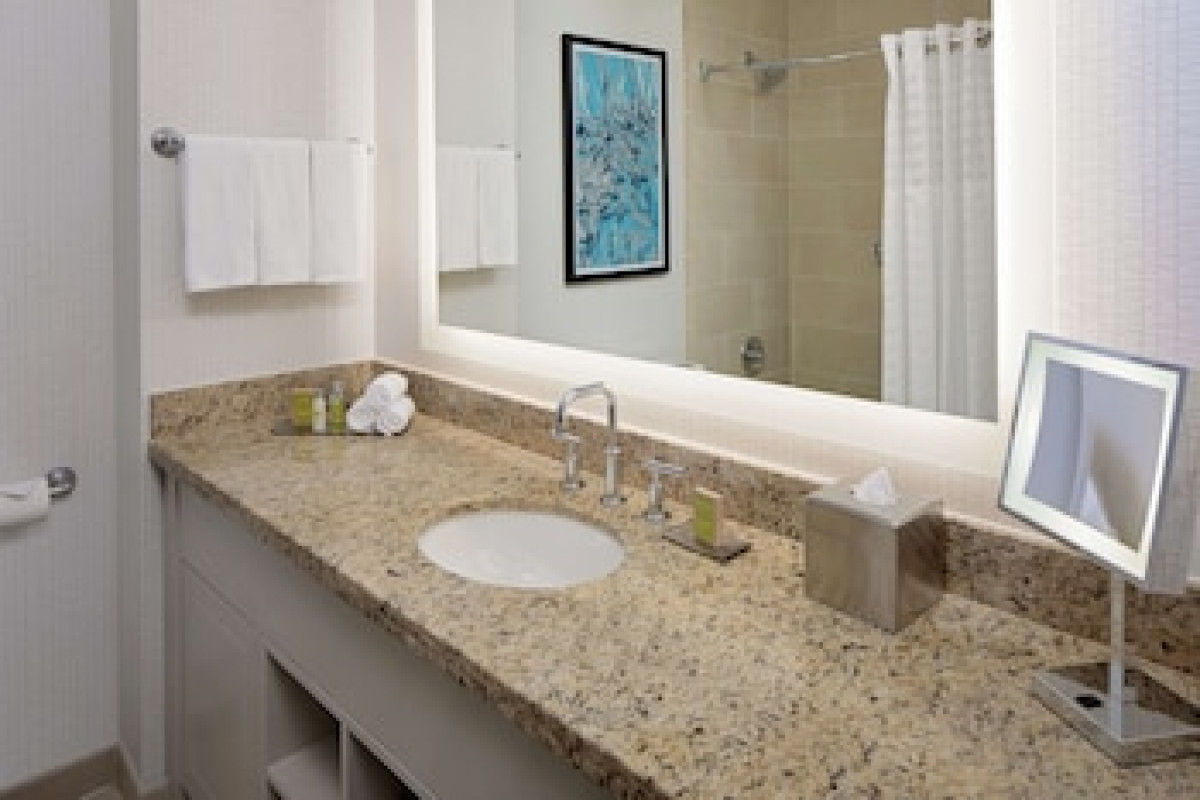 DOUBLETREE BY HILTON CHICAGO - MAGNIFICENT MILE