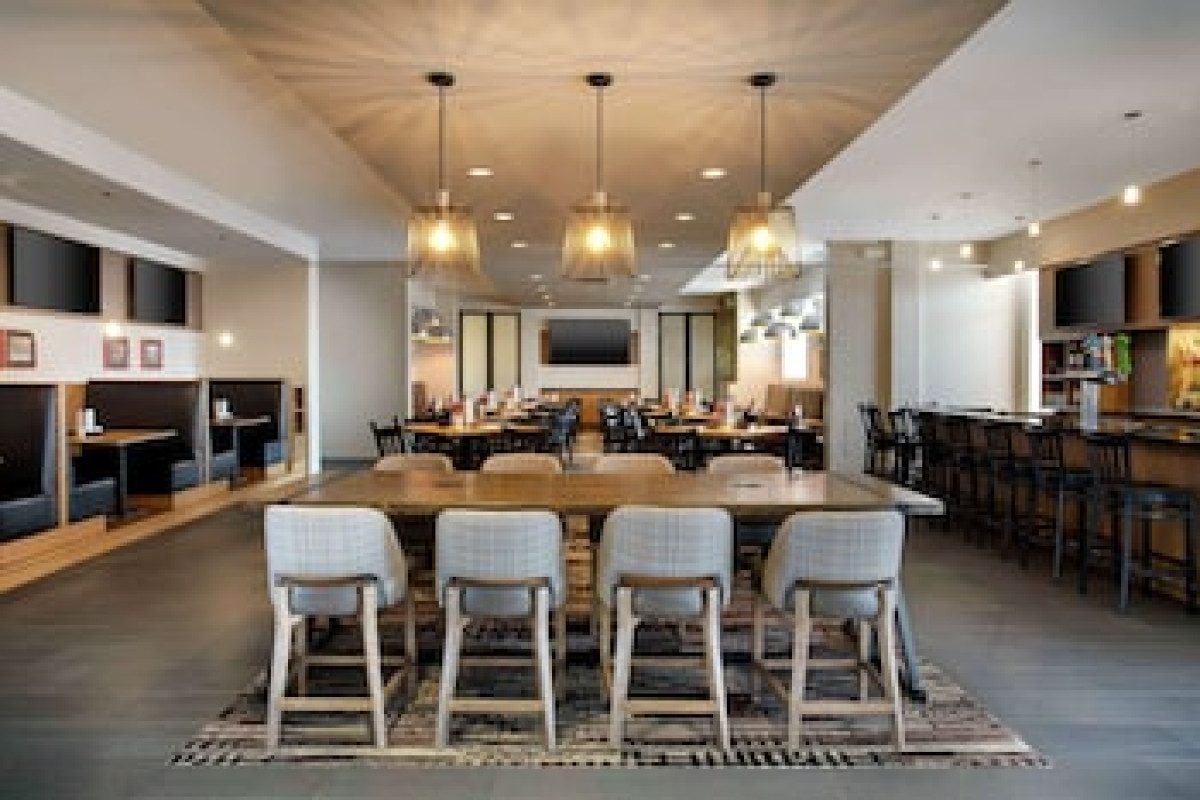 DOUBLETREE BY HILTON CHICAGO MIDWAY AIRPORT