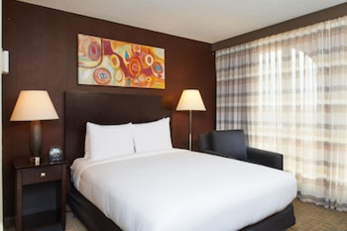 DOUBLETREE BY HILTON DALLAS - MARKET CENTER