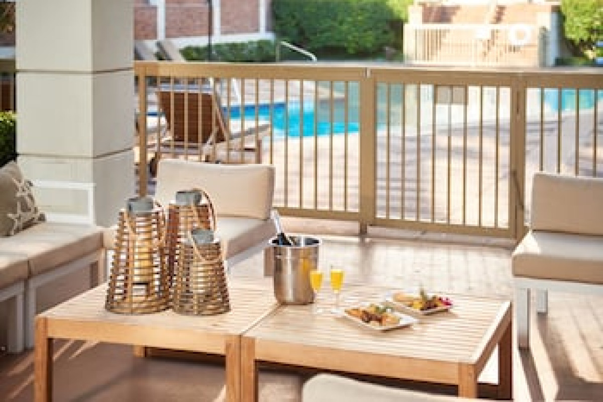 DOUBLETREE BY HILTON DALLAS - MARKET CENTER