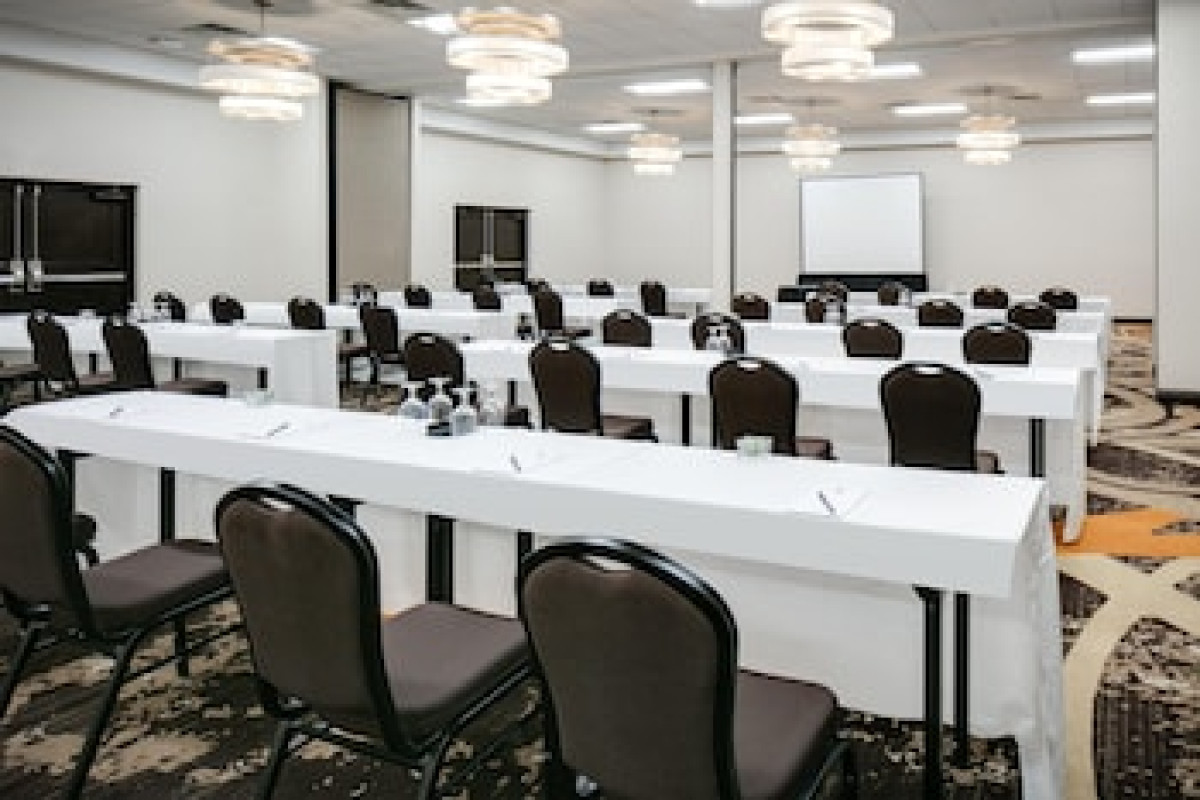 DOUBLETREE BY HILTON DALLAS - MARKET CENTER