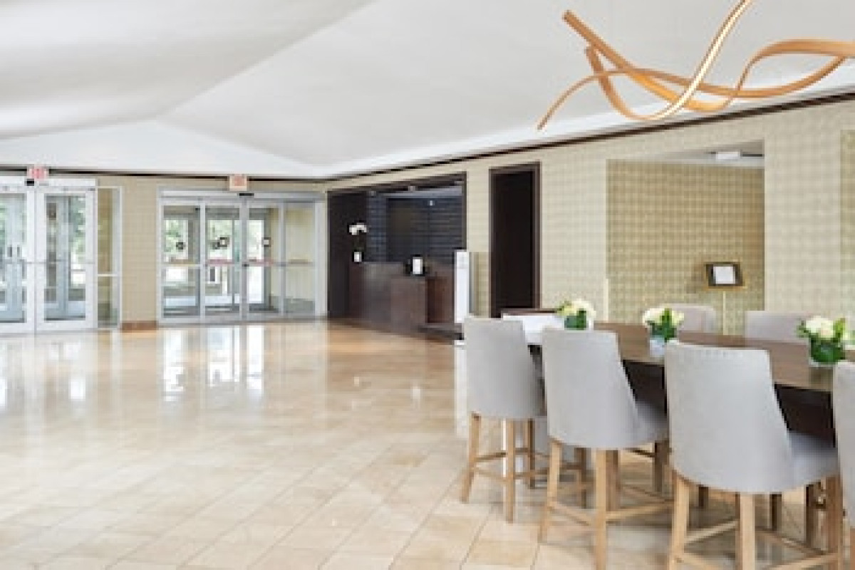 DOUBLETREE BY HILTON DALLAS - MARKET CENTER