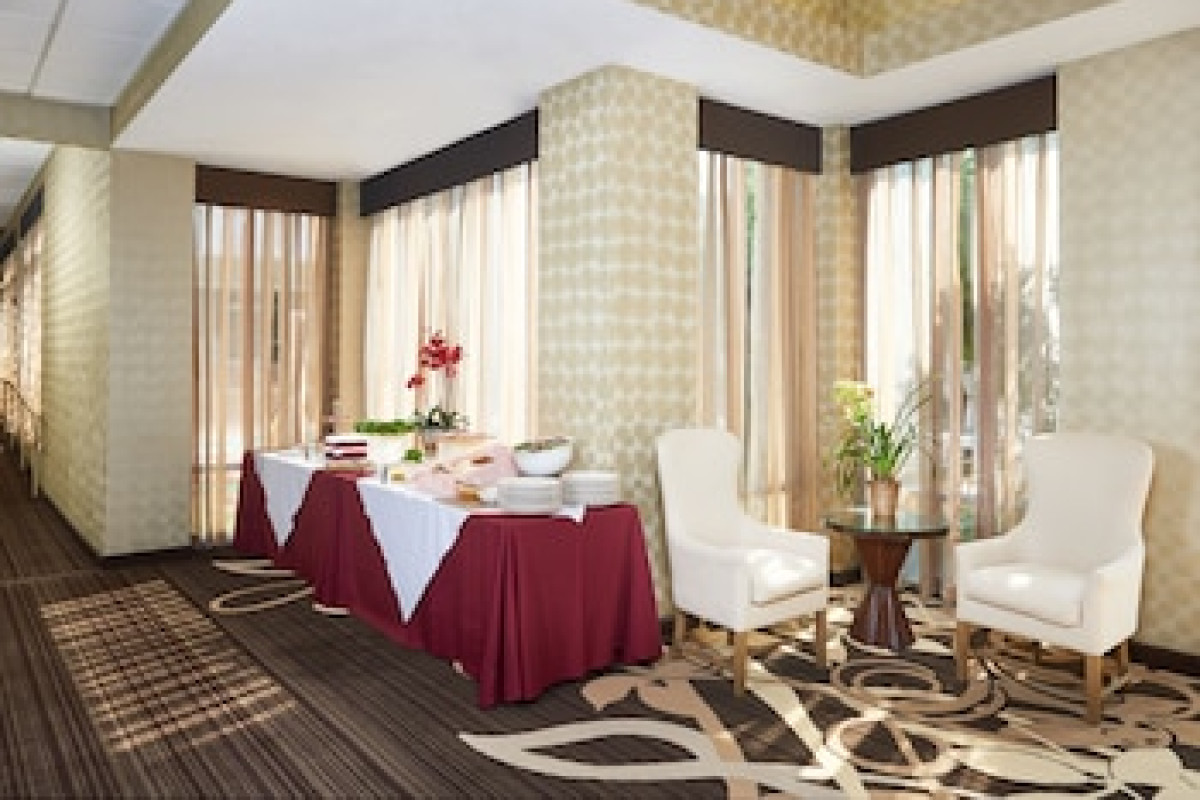 DOUBLETREE BY HILTON DALLAS - MARKET CENTER