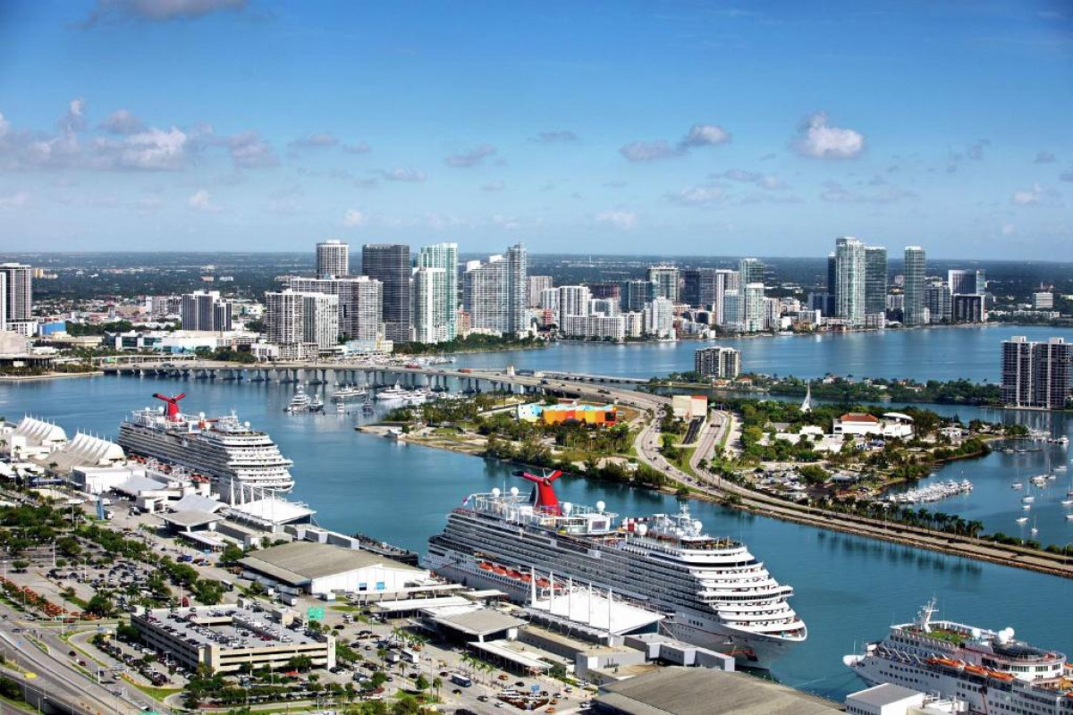 DoubleTree by Hilton Grand Hotel Biscayne Bay
