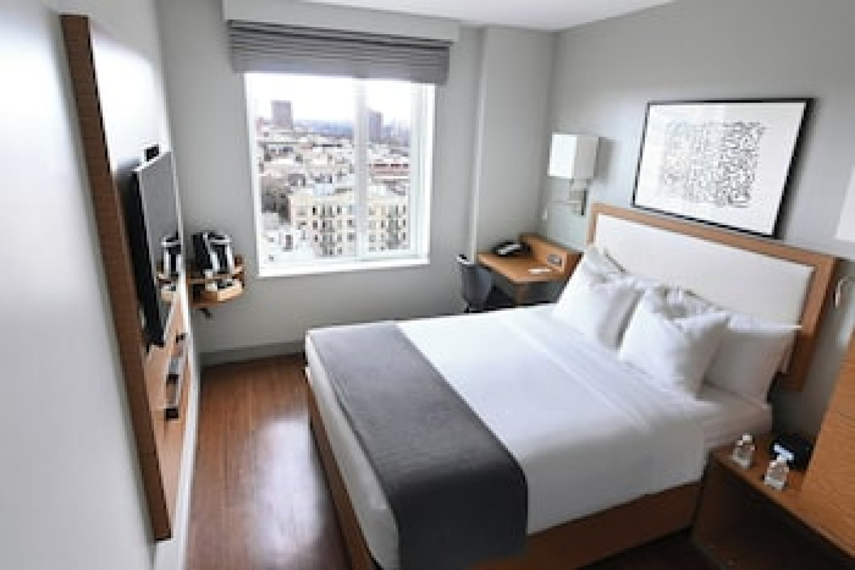 EDGE HOTEL