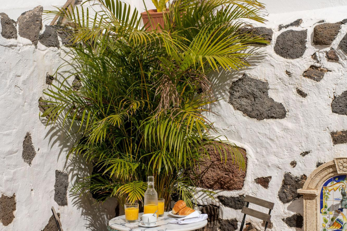 El Charco Suites