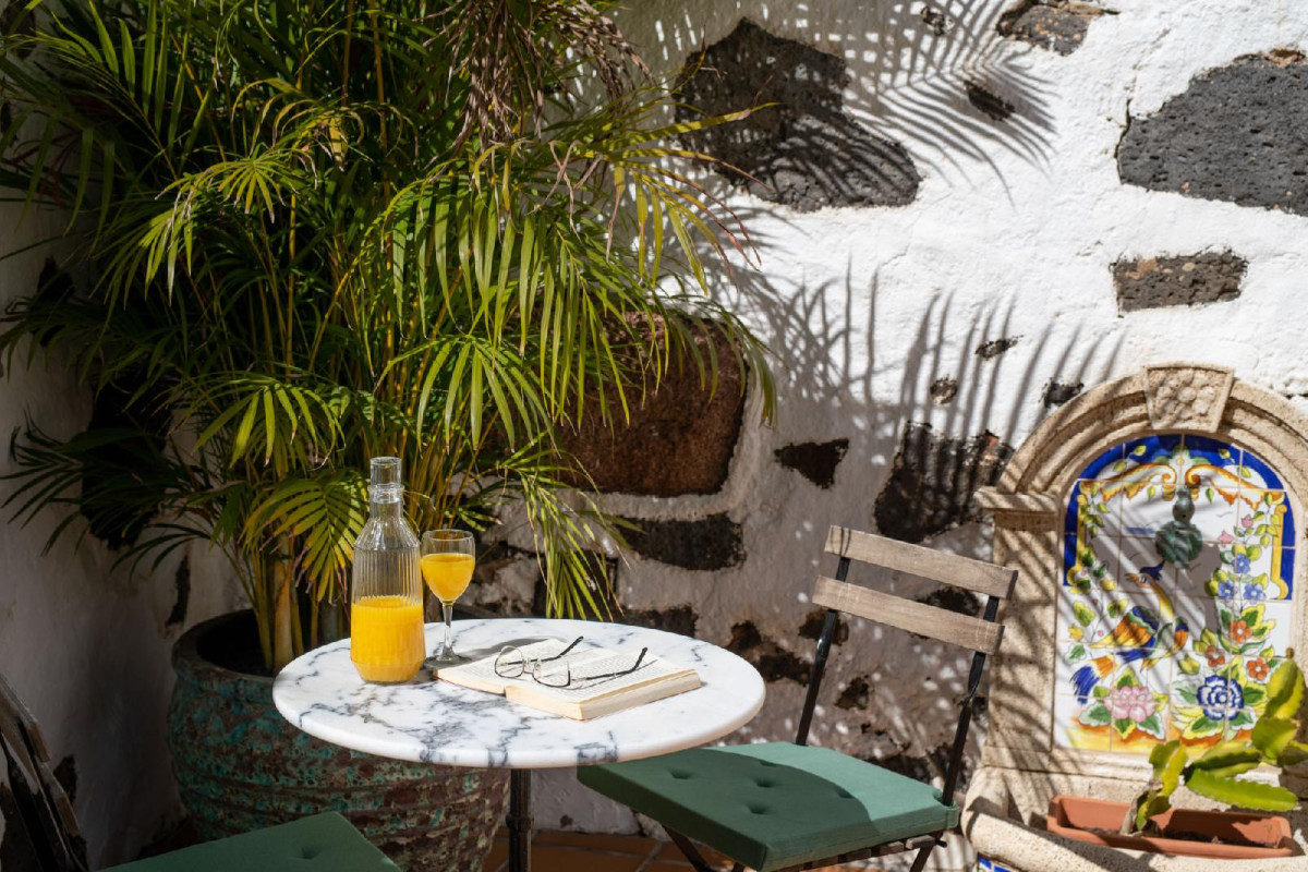El Charco Suites