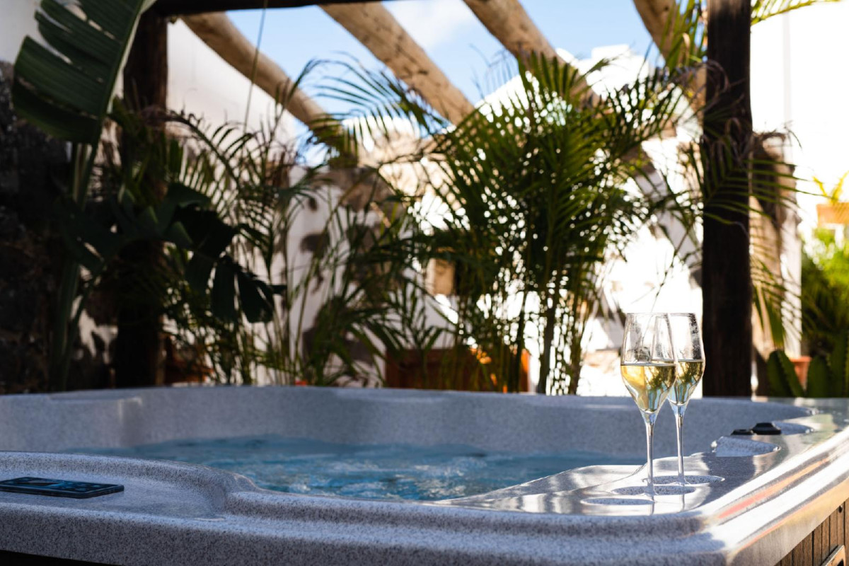 El Charco Suites