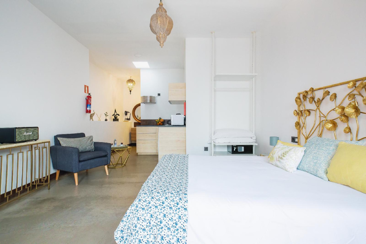 El Charco Suites