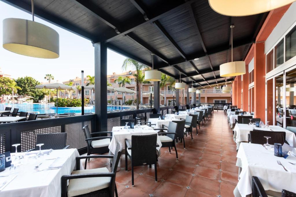 El Duque Hotel