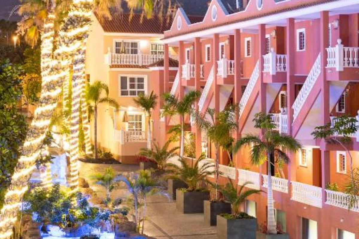 El Duque Hotel