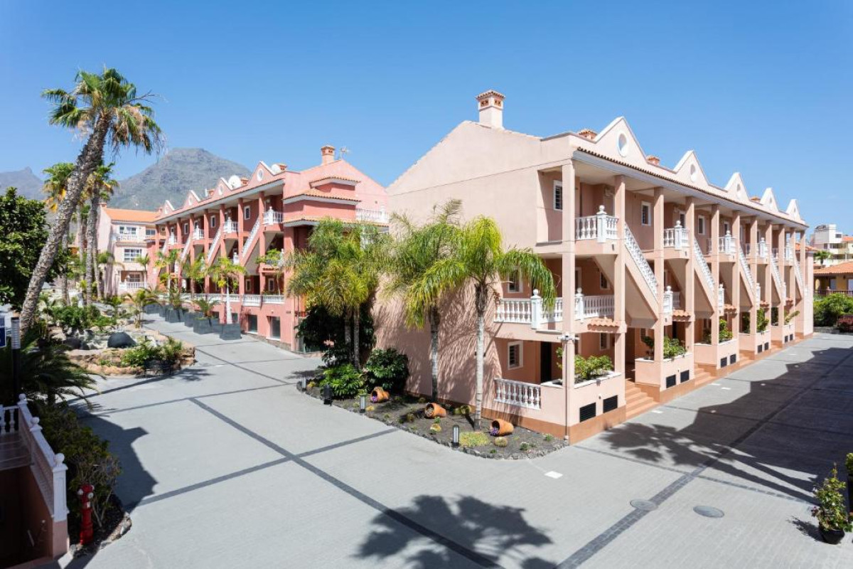 El Duque Hotel