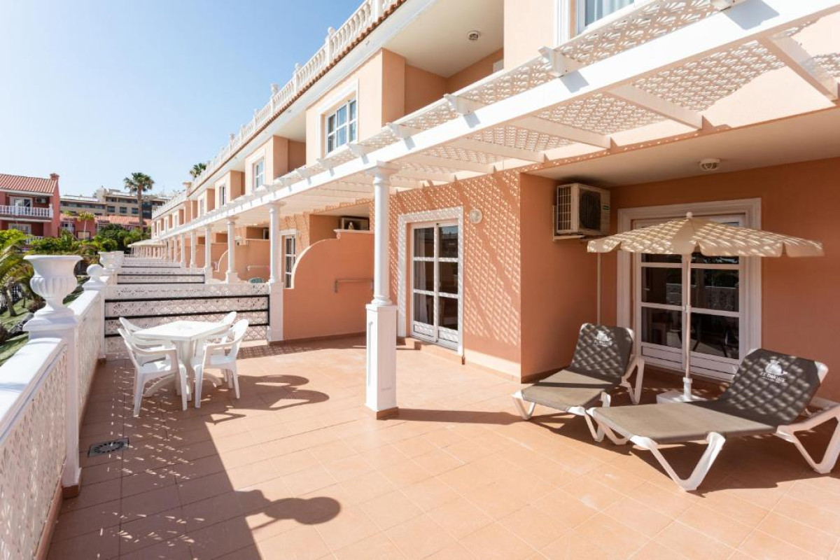 El Duque Hotel