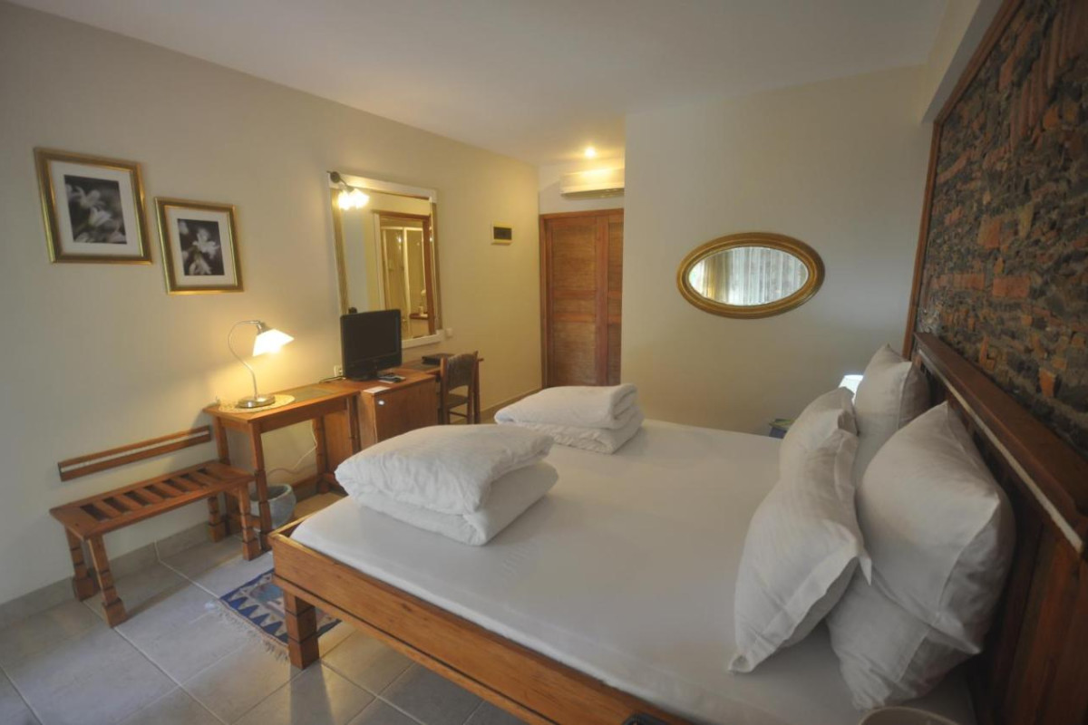 EL VINO HOTEL&SUITES
