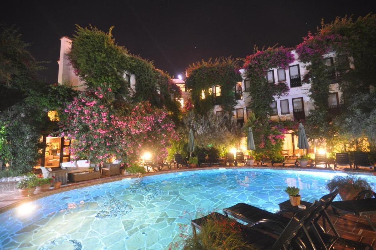EL VINO HOTEL&SUITES