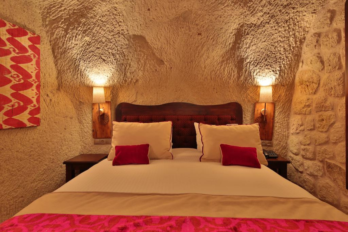 ELAA CAVE HOTEL