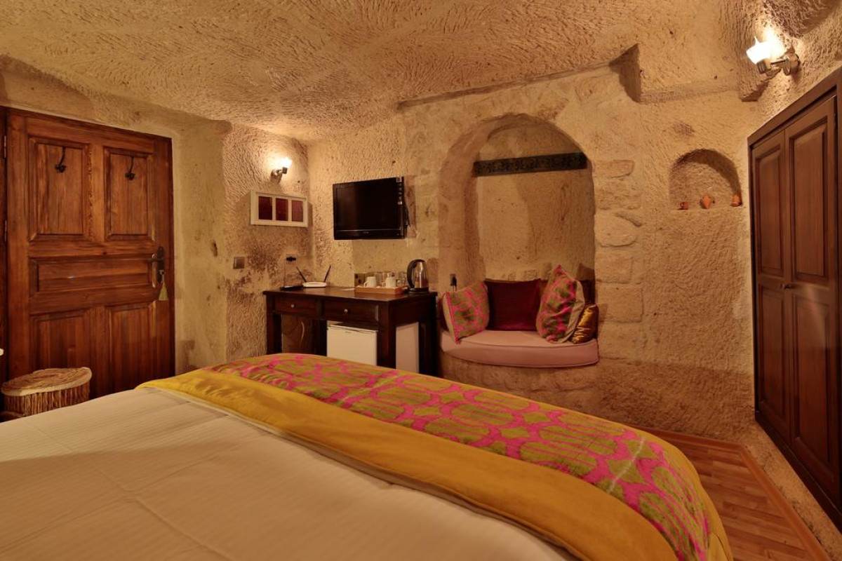ELAA CAVE HOTEL