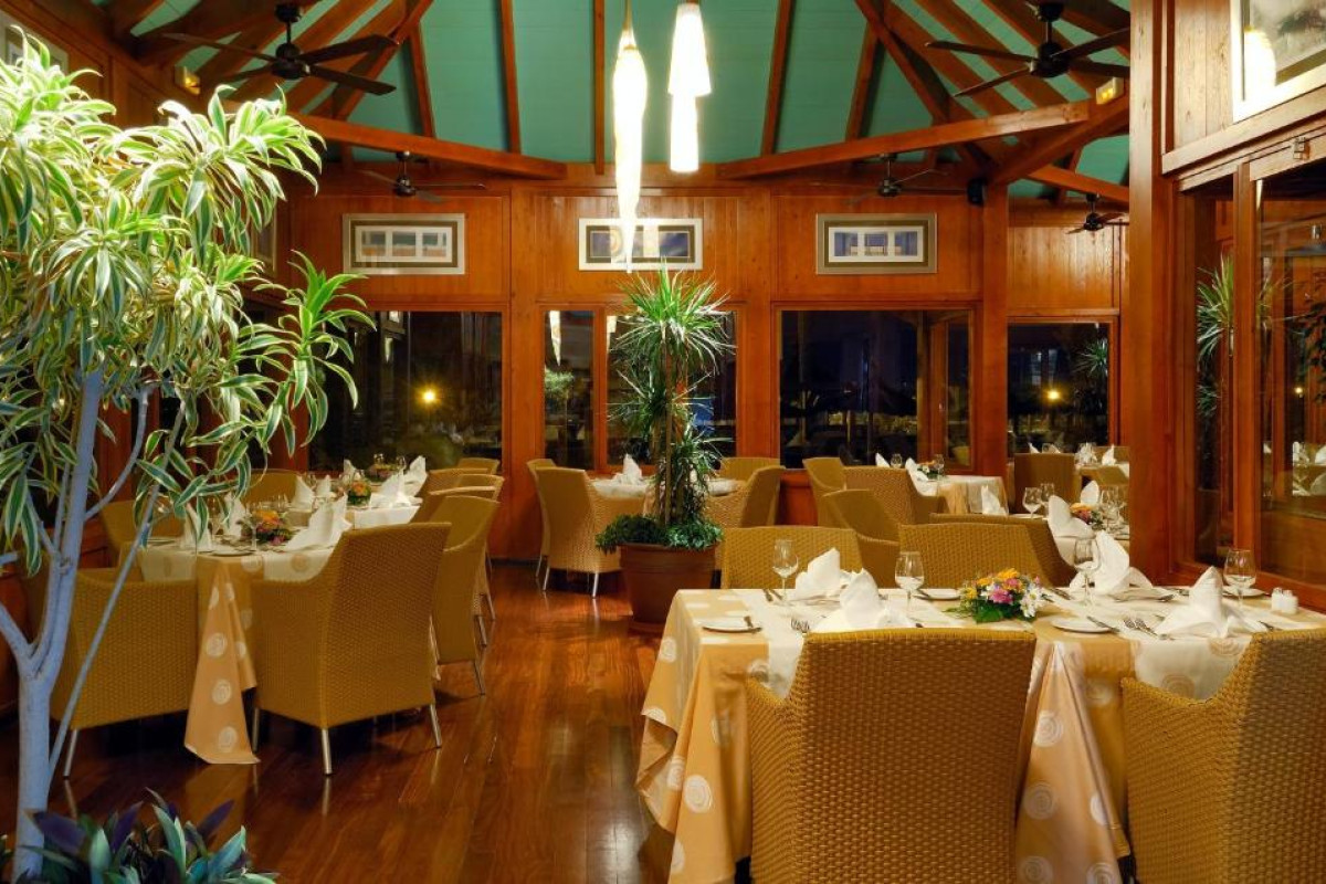 Elba Carlota Beach & Golf Resort
