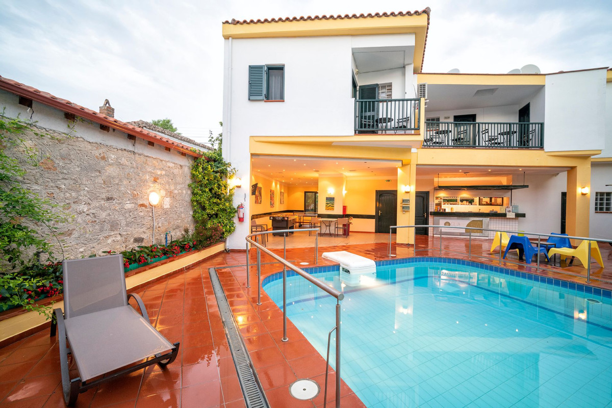 Elia Apartments