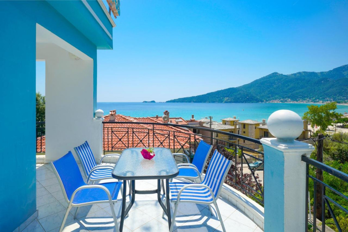 Ellinas Hotel