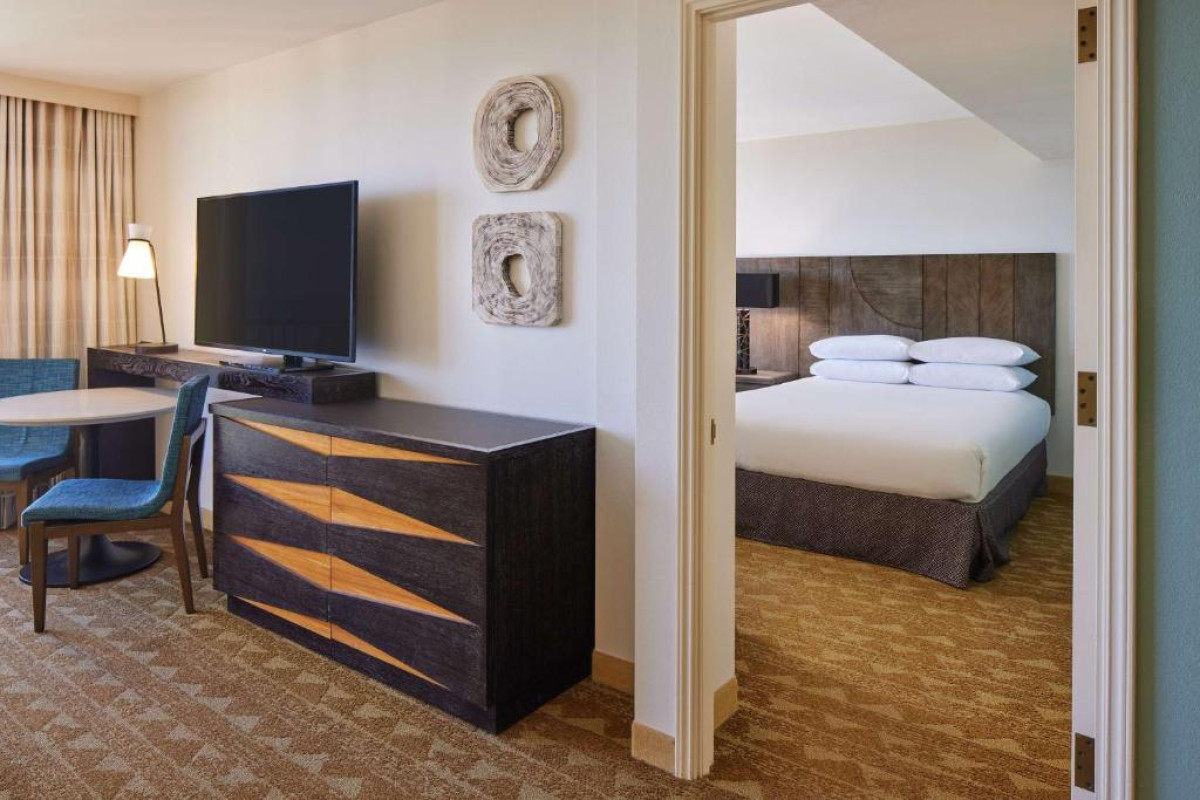 Embassy Suites by Hilton Waikiki Beach Walk