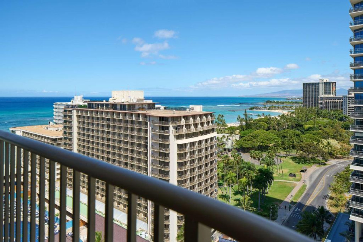 Embassy Suites by Hilton Waikiki Beach Walk