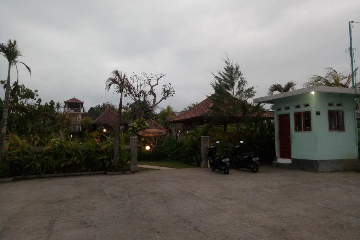 Emir Surfcamp