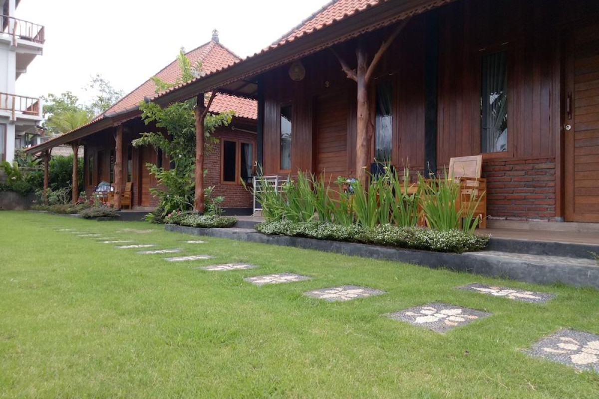 Emir Surfcamp