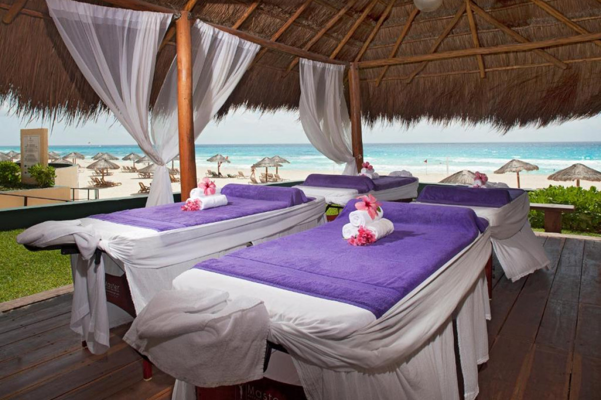 EMPORIO CANCUN