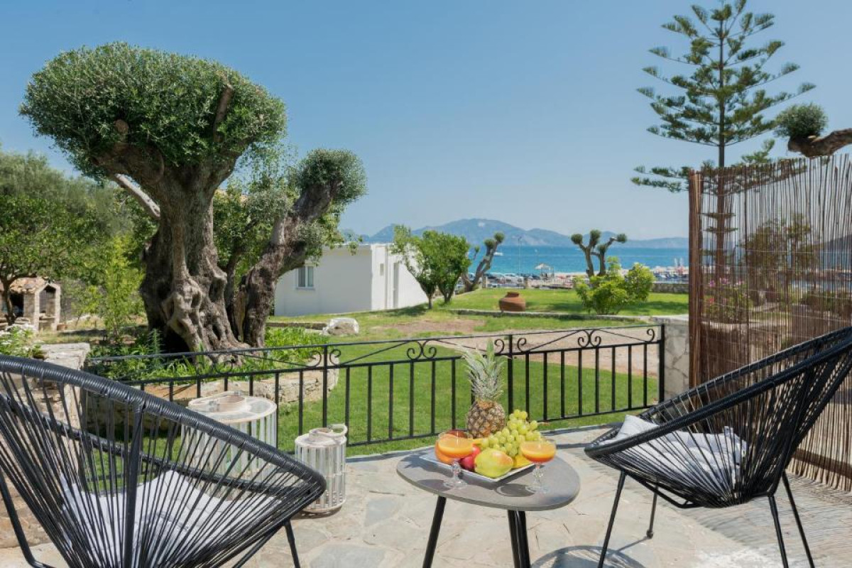 Eptanisos Beachfront Suites Zante