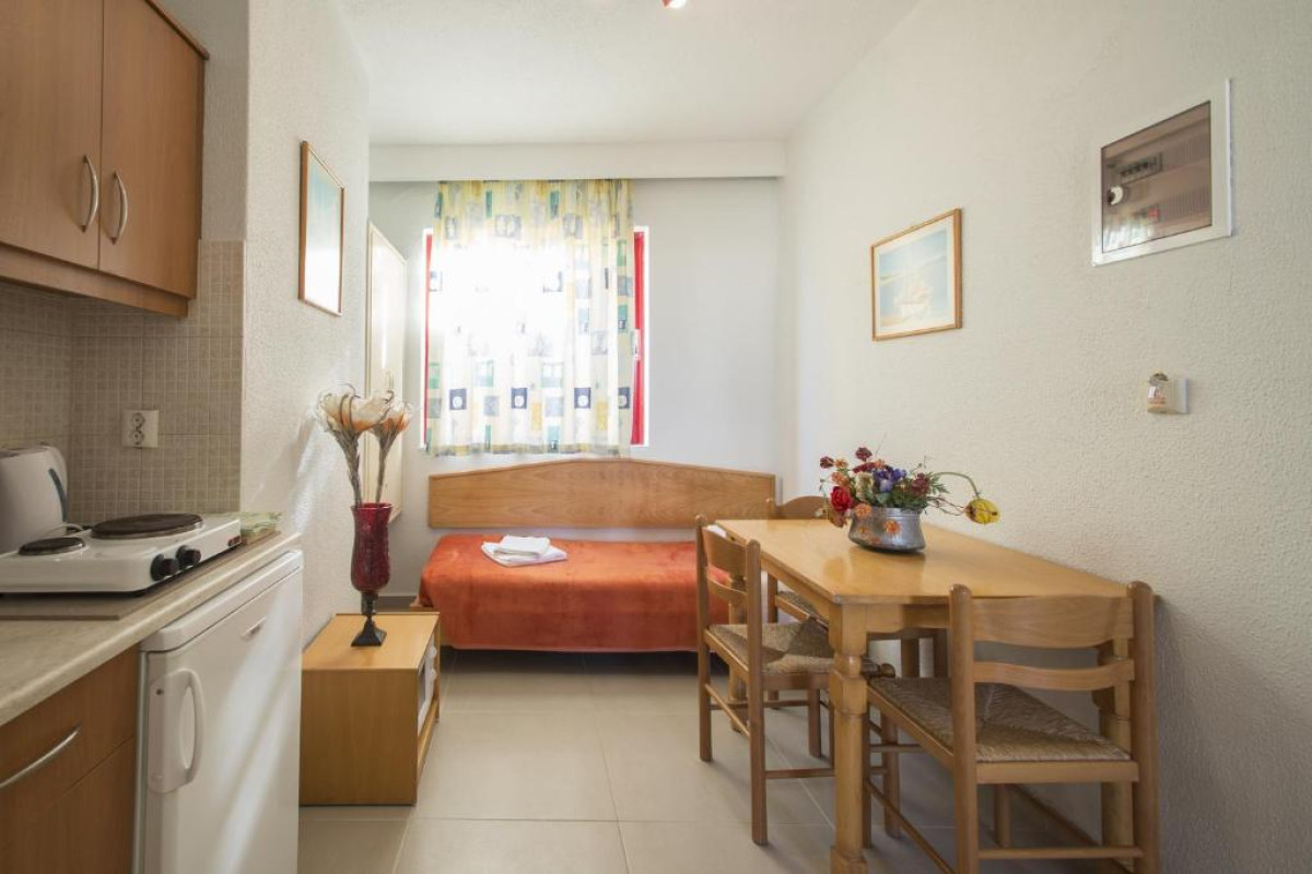 Erato Studios and Apartments