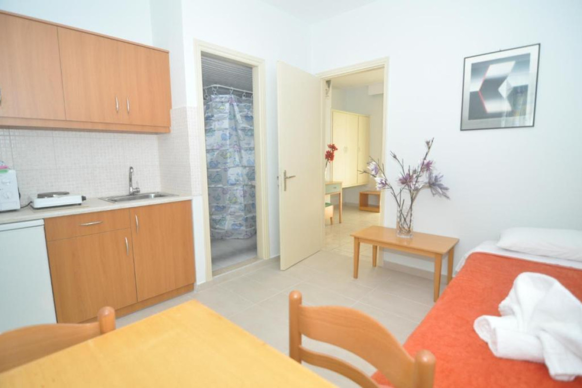 Erato Studios and Apartments