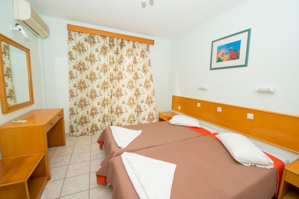 Erato Studios and Apartments