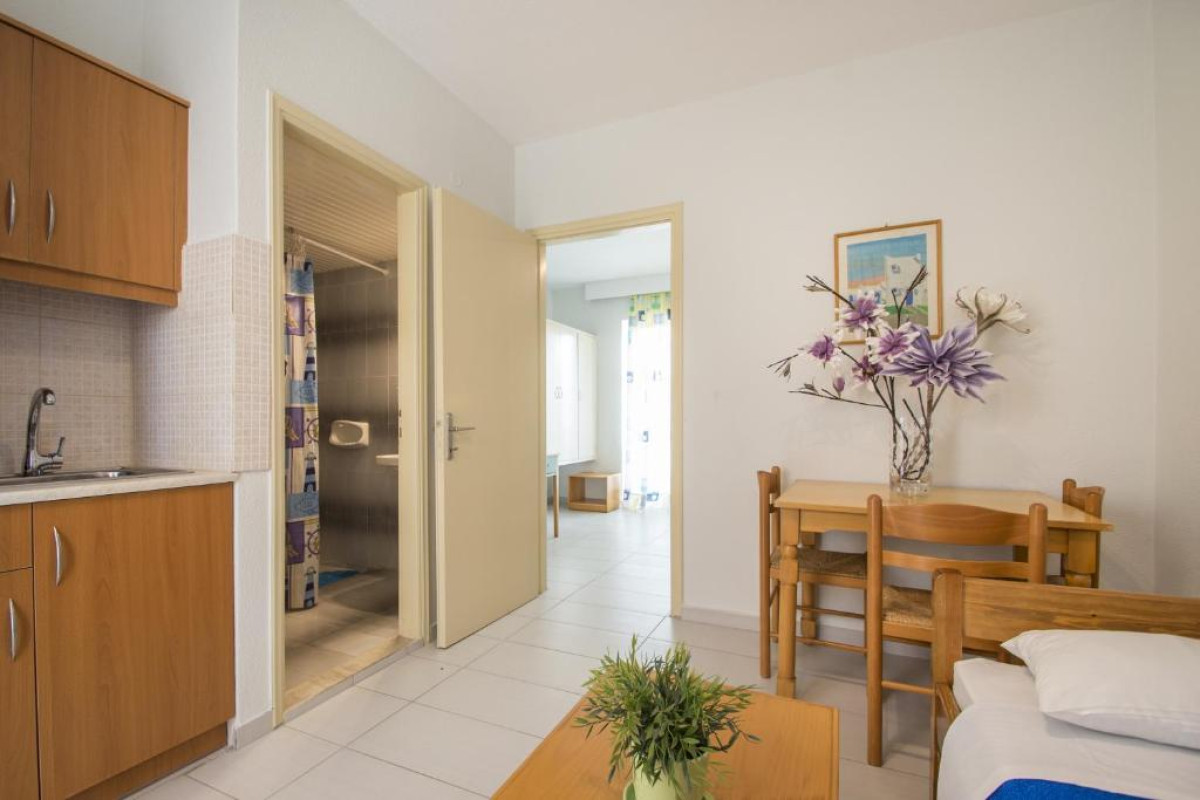 Erato Studios and Apartments