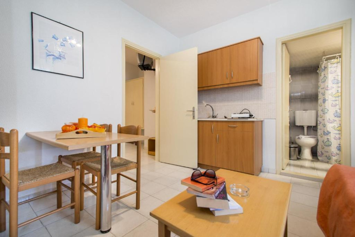 Erato Studios and Apartments
