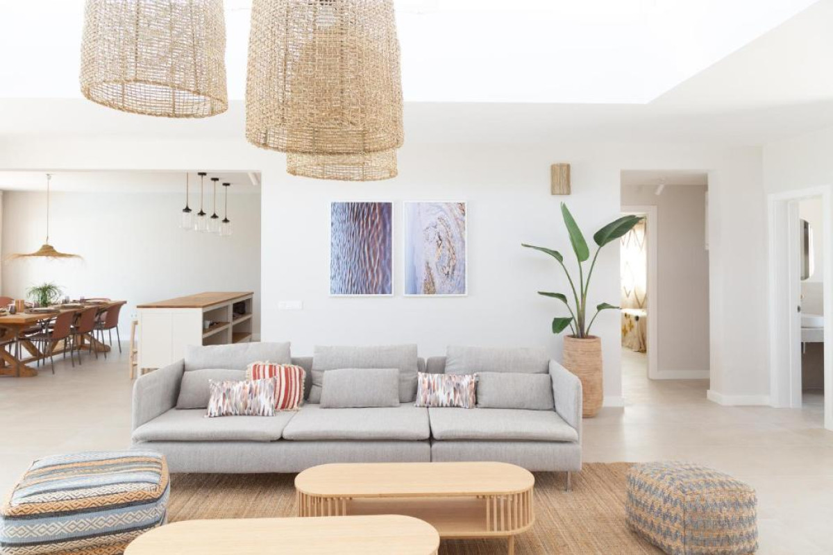 Ereza The White Homes