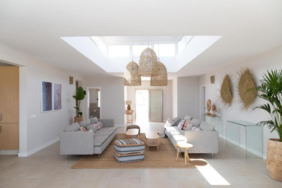 Ereza The White Homes