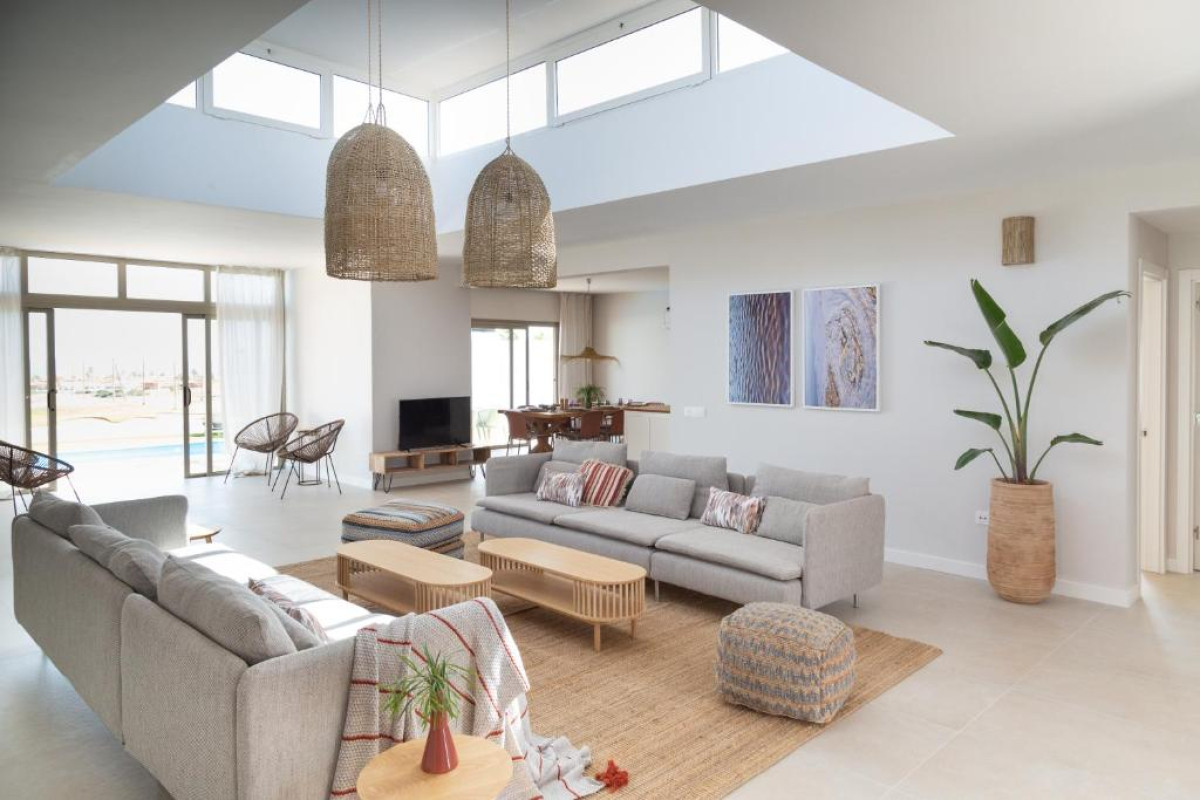 Ereza The White Homes