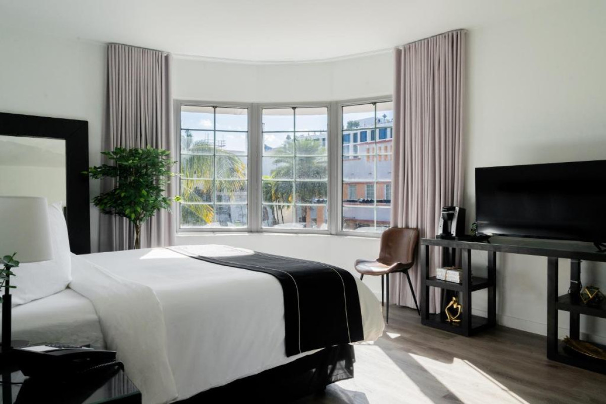 Essex House Hotel