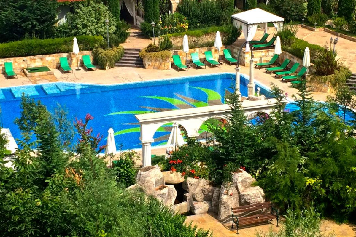 ESTEBAN APARTMENTS