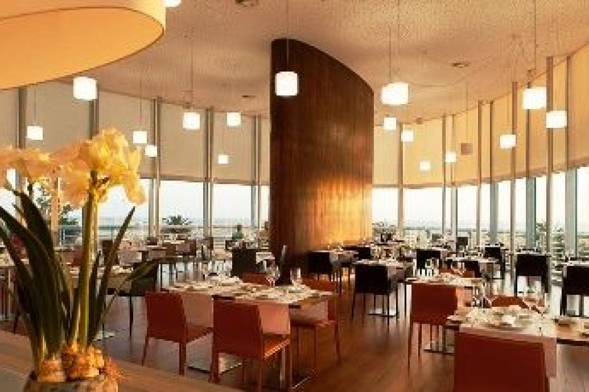 Eurostars Oasis Plaza