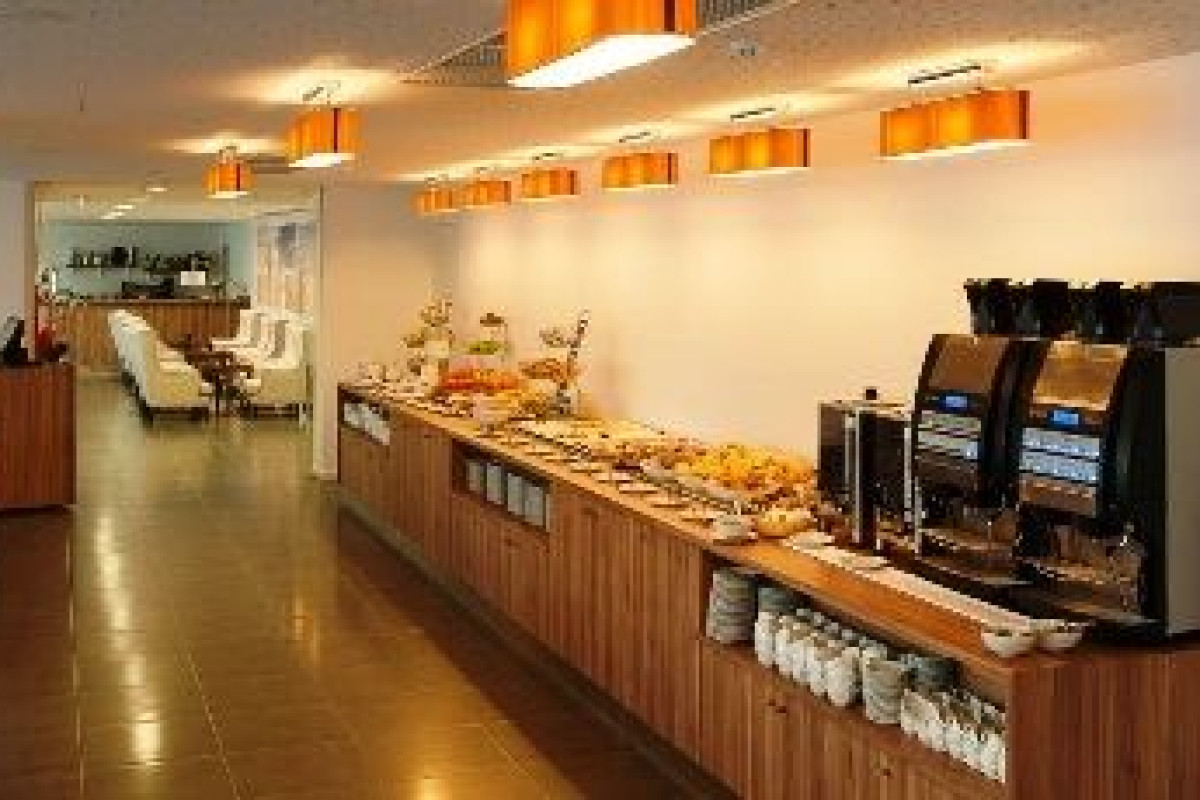 Eurostars Oasis Plaza