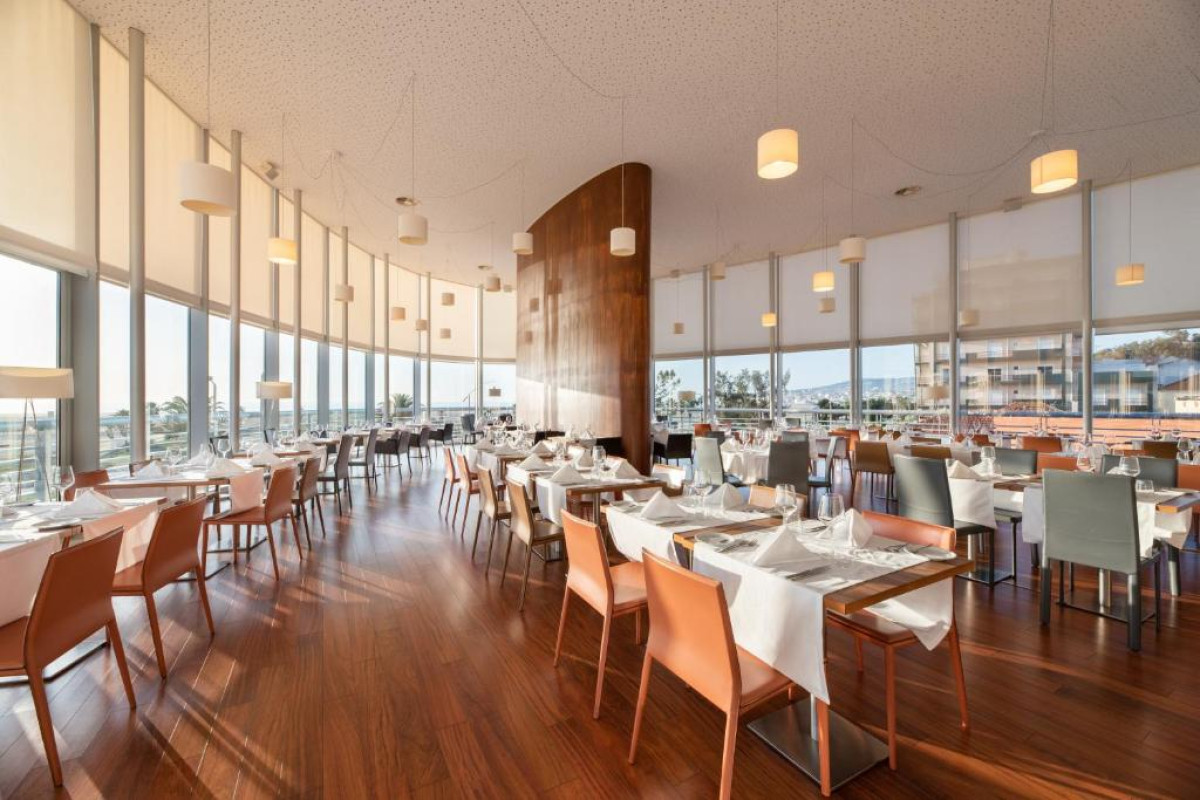 Eurostars Oasis Plaza Hotel