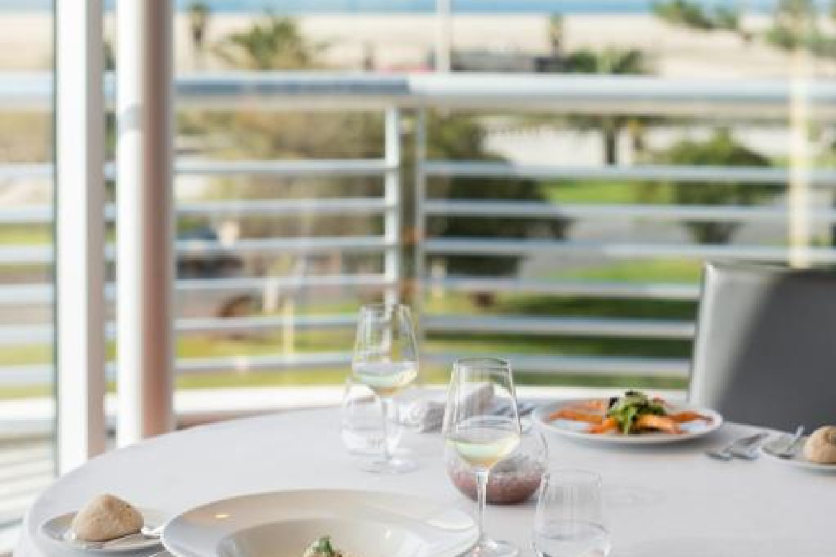 Eurostars Oasis Plaza Hotel