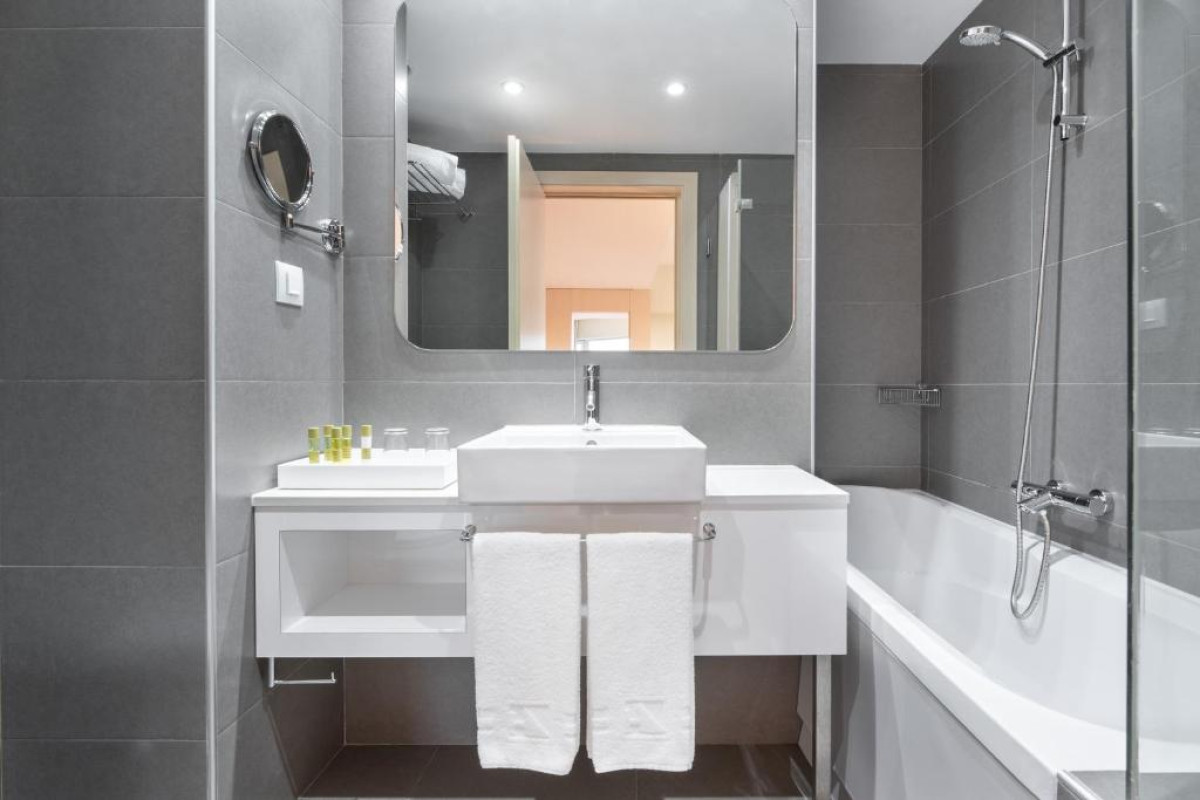 Eurostars Oasis Plaza Hotel