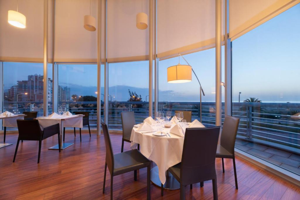 Eurostars Oasis Plaza Hotel