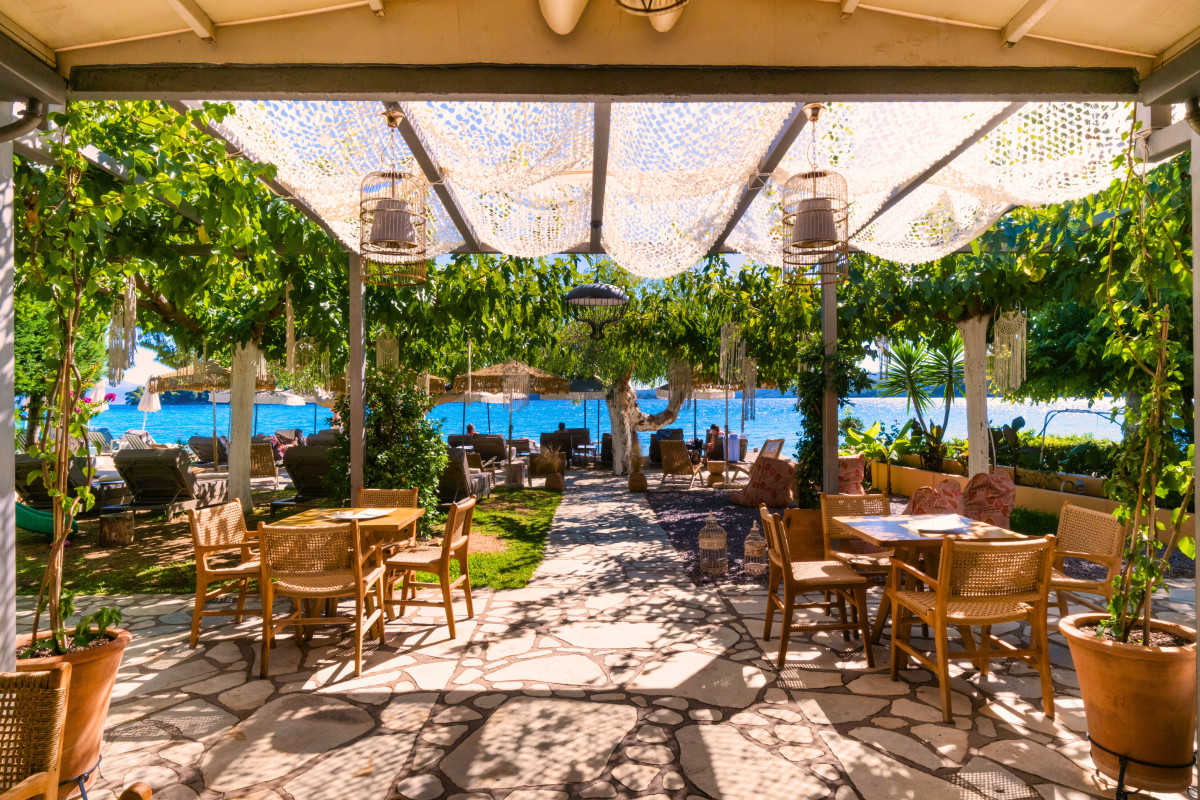 Eva Beach Hotel