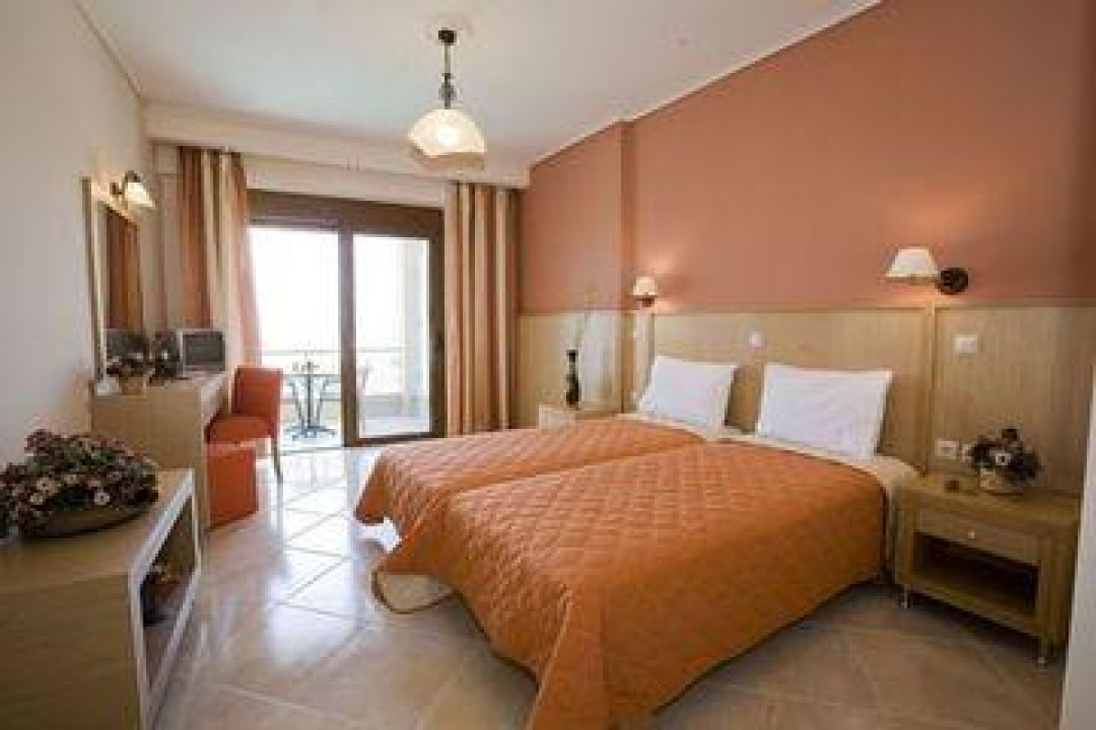 Evia Hotel & Suites